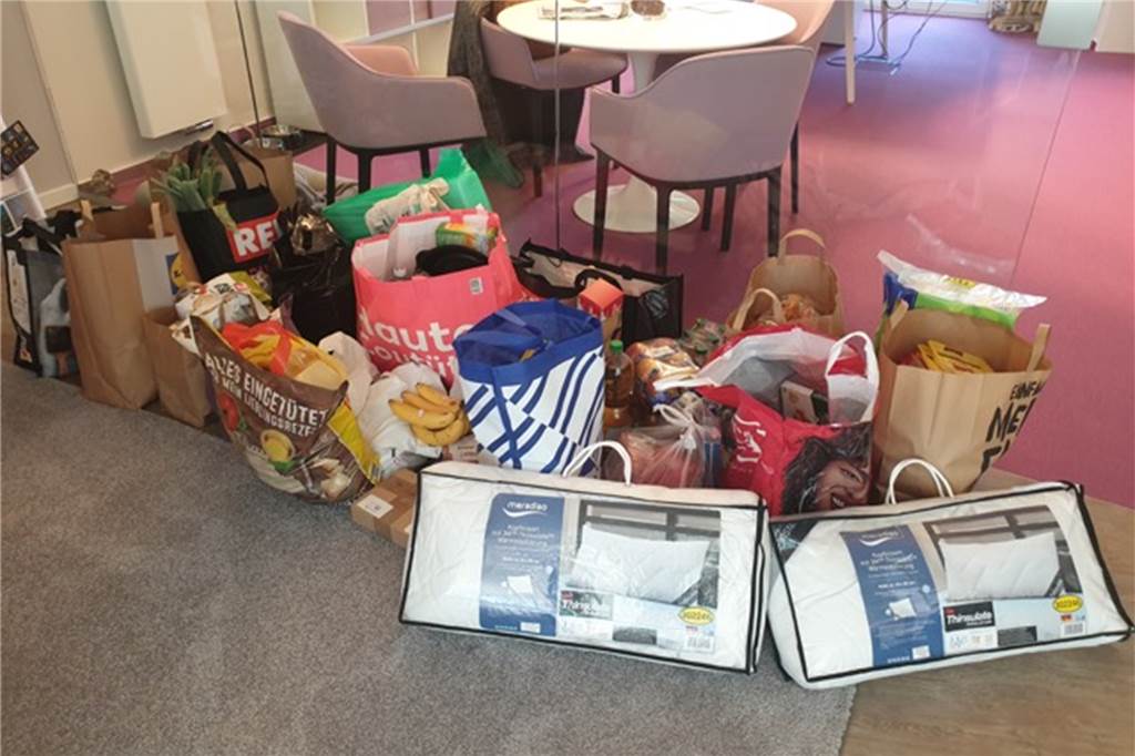 Schutzmasken für Hospiz in Lünen: Viele Spender nach Hilferuf in Corona-Krise Viele Lüner sind auch dem Spendenaufruf von Sandra Thomas für Obdachlose gefolgt. Die gesammelten Lebensmittel und Hilfsgüter wurden dem Verein Dach über dem Kopf am Dienstag (24.3.) übergeben.