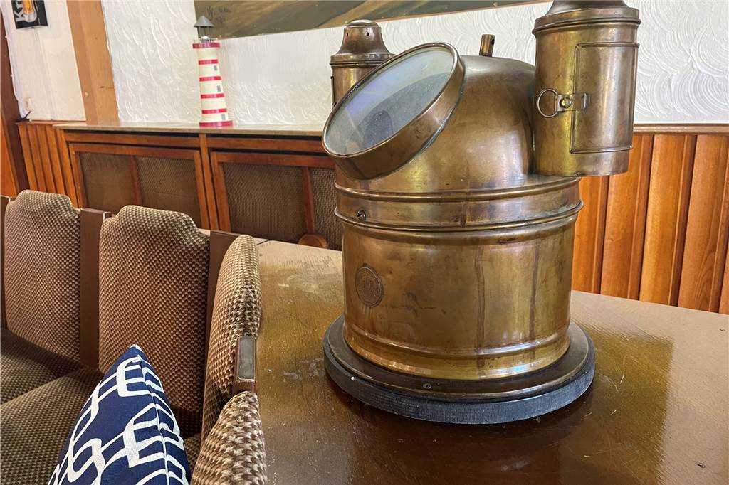Schnitzelyacht-Restaurant in Selm: Besondere Angebote ab Oktober Viele maritime Details wie dieser Taucherhelm gehören zur Deko in dem Restaurant - auch das passt zur Schnitzelyacht.