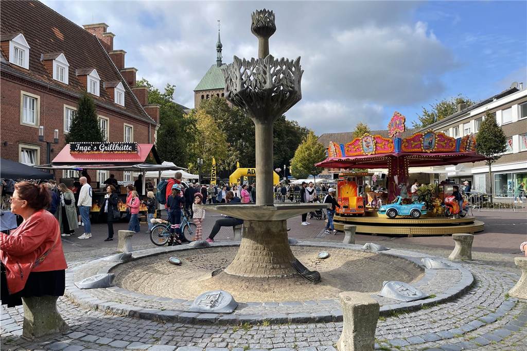 Viele Menschen auf dem Marktplatz am Hamalandtag in Vreden