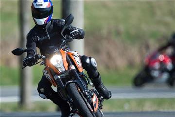 Viele Motorradfahrer sind mit einer Lederkombi unterwegs. Foto: Swen Pförtner