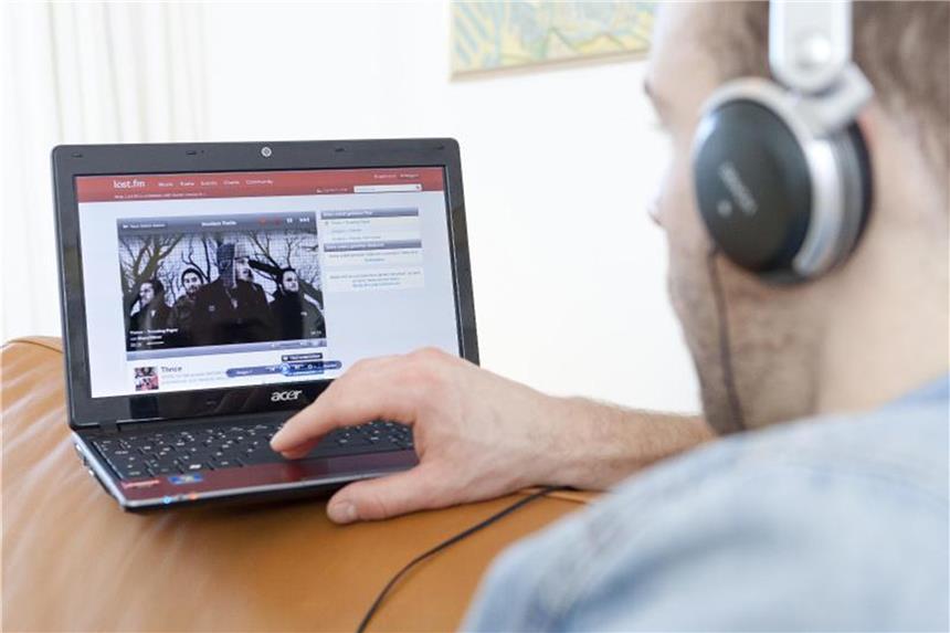 Viele Streaming-Kunden kennen ihre Rechte nicht Viele Musikstreaming-Nutzer lesen nicht die Allgemeinen Geschäftsbedingungen (AGB). Foto: Monique Wüstenhagen/dpa-tmn