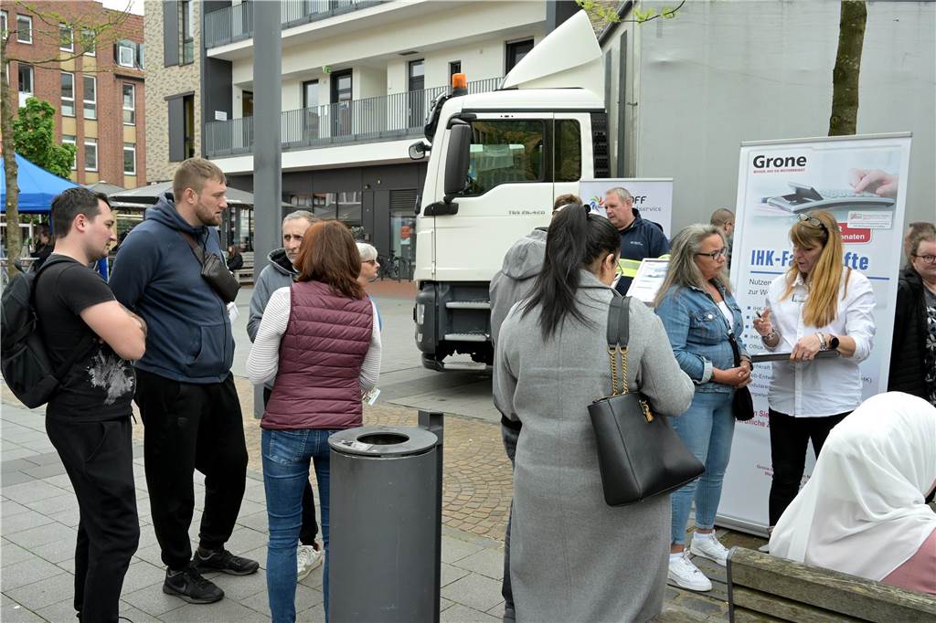 Viele nutzten die Gelegenheit, sich über Chancen in der Berufswelt zu informieren.