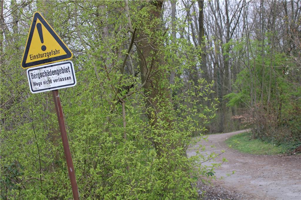 Tagesbruch: Bergbaubehörde untersucht Wanderpfad in der Bolmke Tagesbruch in der Bolmke in Dortmund wird untersucht