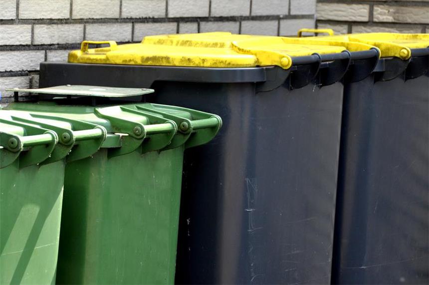 Stadtwerke Selm kontrollieren ab Juli Mülltonnen Viele Selmer füllen ihre Mülltonnen falsch. Daher wollen die Stadtwerke stärker kontrollieren - und Tonnen gegebenenfalls voll stehen lassen.
