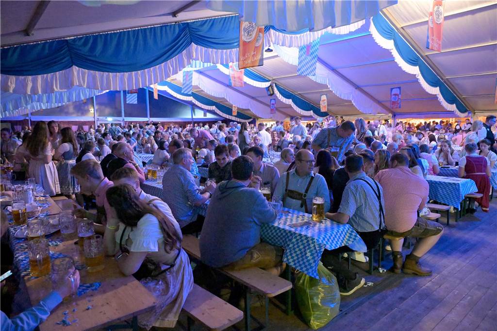 Festzelt in Ascheberg mit den Gästen