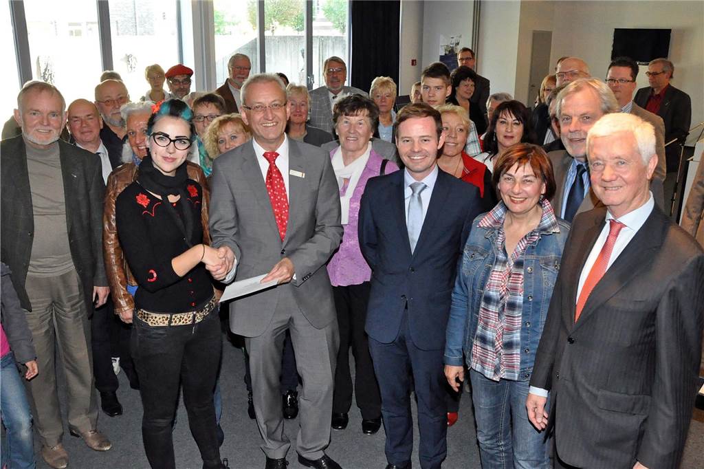 Die Stadtgesellschaft geprägt: Matthaus Feller geht in den Ruhestand Scheckübergabe.
