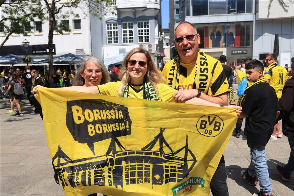 Viele Tausend Fans kamen vor dem Spiel des BVB gegen Mainz in die Innenstadt, um zu feiern.