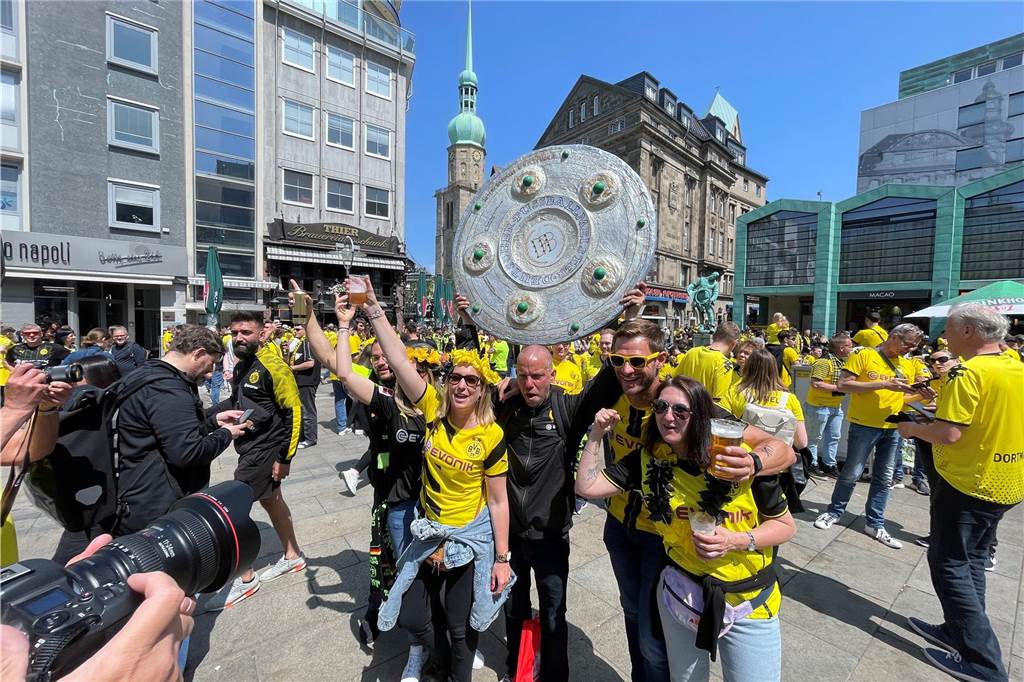 Viele Tausend Fans kamen vor dem Spiel des BVB gegen Mainz in die Innenstadt, um zu feiern.