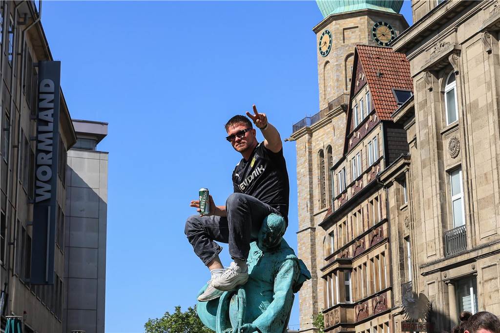 Viele Tausend Fans kamen vor dem Spiel des BVB gegen Mainz in die Innenstadt, um zu feiern.