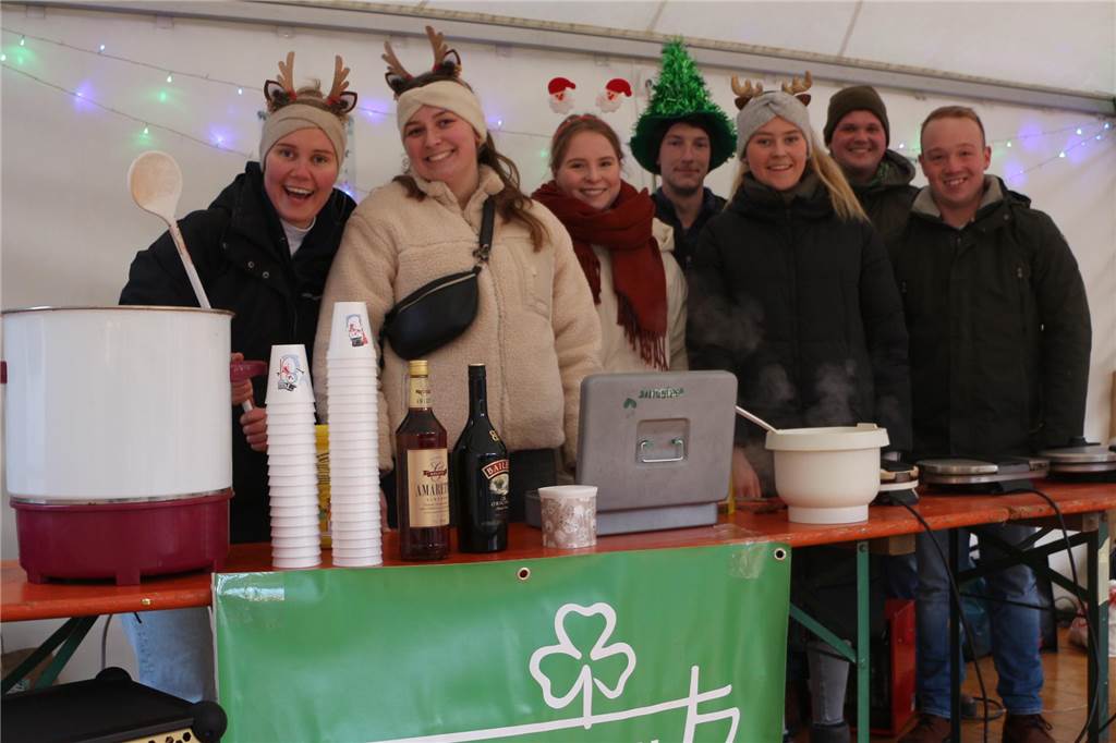 Viele Teilnehmer und Besucher stimmten sich am 1. Dezember passend zum ersten Advent auf die vorweihnachtliche Zeit ein.