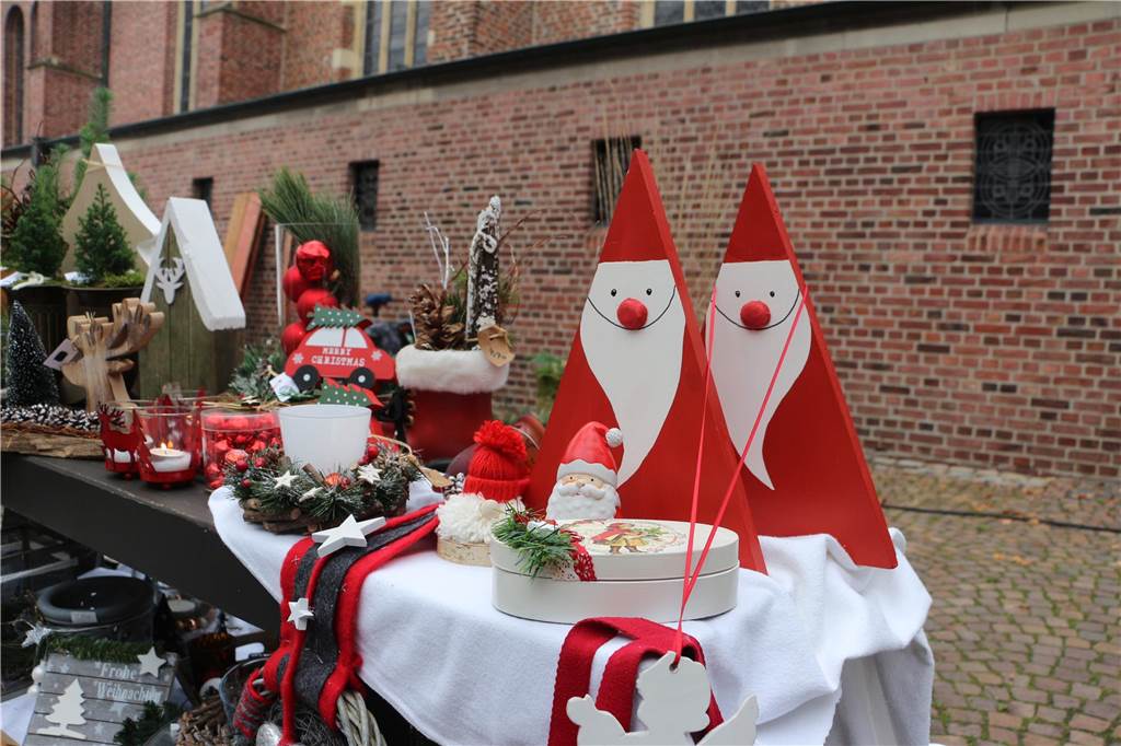 Viele Teilnehmer und Besucher stimmten sich am 1. Dezember passend zum ersten Advent auf die vorweihnachtliche Zeit ein.