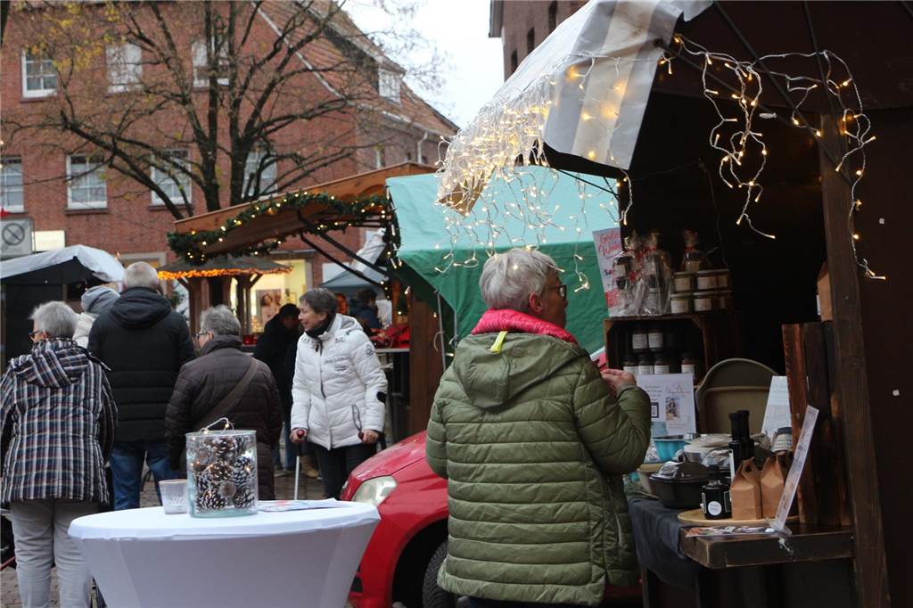 Viele Teilnehmer und Besucher stimmten sich am 1. Dezember passend zum ersten Advent auf die vorweihnachtliche Zeit ein.