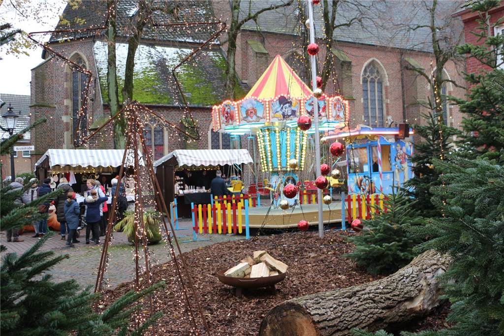 Viele Teilnehmer und Besucher stimmten sich am 1. Dezember passend zum ersten Advent auf die vorweihnachtliche Zeit ein.