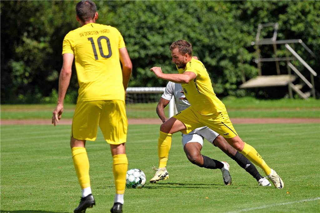 Viele Tore im Duell der Landesligisten: Am Ende muss sich der SV Dorsten-Hardt mit 4:6 geschlagen geben