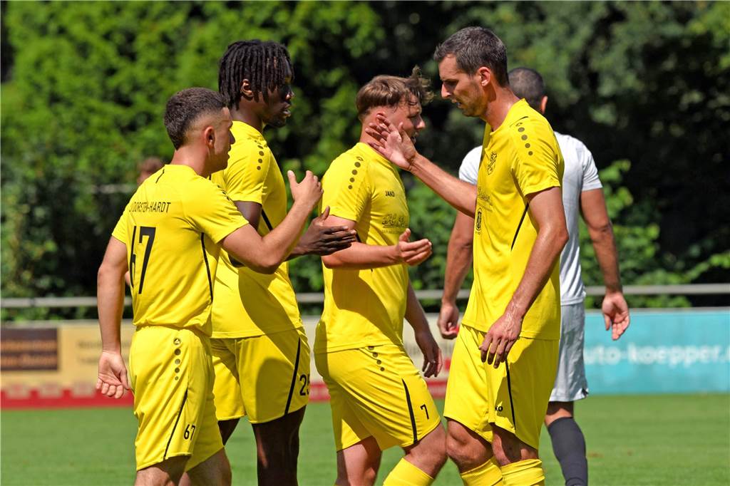 Viele Tore im Duell der Landesligisten: Am Ende muss sich der SV Dorsten-Hardt mit 4:6 geschlagen geben