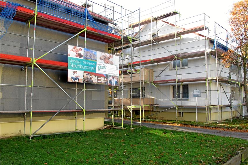 Wenn Modernisierung zum Zankapfel wird Viele Wohnhäuser in Dortmund sind schon älteren Datums und müssen saniert werden – wie auf unserem Bild, das in Wickede entstand. In vielen Fällen wird anschließend gestritten, welche Kosten davon Mieter tragen müssen