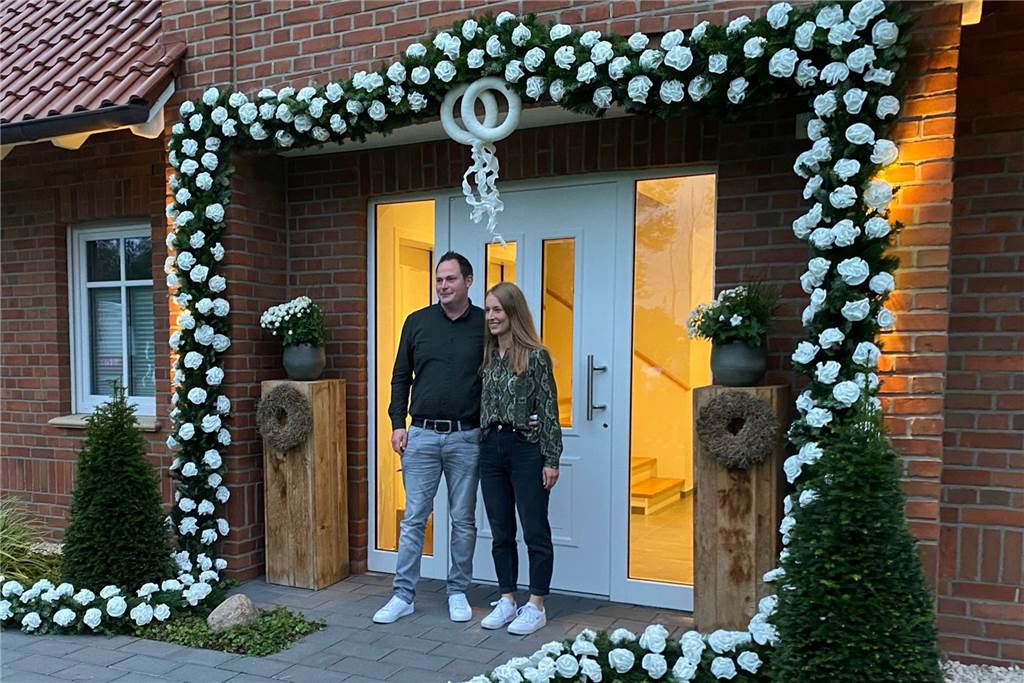 Löchte, Notnachbar, Schlepper-Konvoi: Venne-Buurn feiern echte Bauernhochzeit Vieles läuft im Hintergrund: Das Brautpaar soll am Tag der Hochzeit überrascht werden.