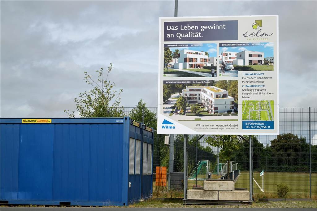 Eigentumswohnungen in Lünen, Selm und Werne: So ist die Lage auf dem Markt Vielversprechendes kündigt das Bauplakat im "Auenpark" Selm an.