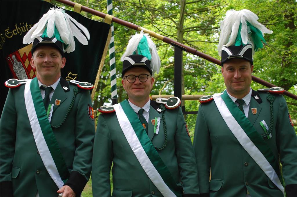 Vier Jahre lang mussten die Heeker auf einen neuen Schützenkönig warten. Am Ende schoss Sebastian Brockhaus die Reste des Vogels herunter und holte sich so die Königswürde.