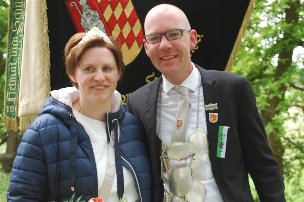 Vier Jahre lang mussten die Heeker auf einen neuen Schützenkönig warten. Am Ende schoss Sebastian Brockhaus die Reste des Vogels herunter und holte sich so die Königswürde.