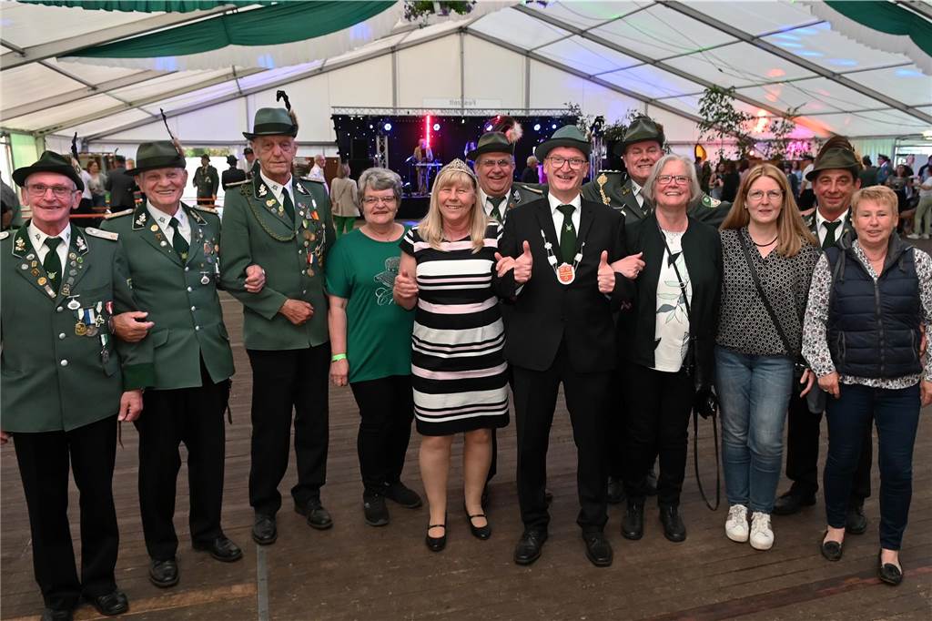 Vier Jahre Regentschaft nähern sich dem Ende: Seit 2019 regierte der Thron rund um König Magnus Kimmeskamp und Königin Manuela Husch im Bürgerschützenverein Holsterhausen 1953 in Dorsten.