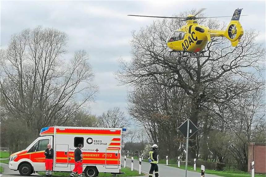 Vier junge Leute bei Unfall zwischen Legden und Osterwick schwer verletzt -BMW-Fahrer flüchtet Vier junge Leute sind bei dem Unfall am Sonntagnachmittag schwer verletzt worden.