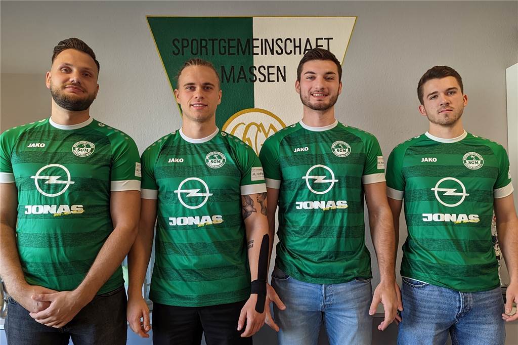 Urknall an der Sonnenschule: SG Massen stellt vier Top-Neuzugänge vor Vier Neuzugänge kommen vom SSV Mühlhausen (v.l.) zur SG Massen: Justin Braun, Julian Salwik, David Bernsdorf und Jona Deifuß.