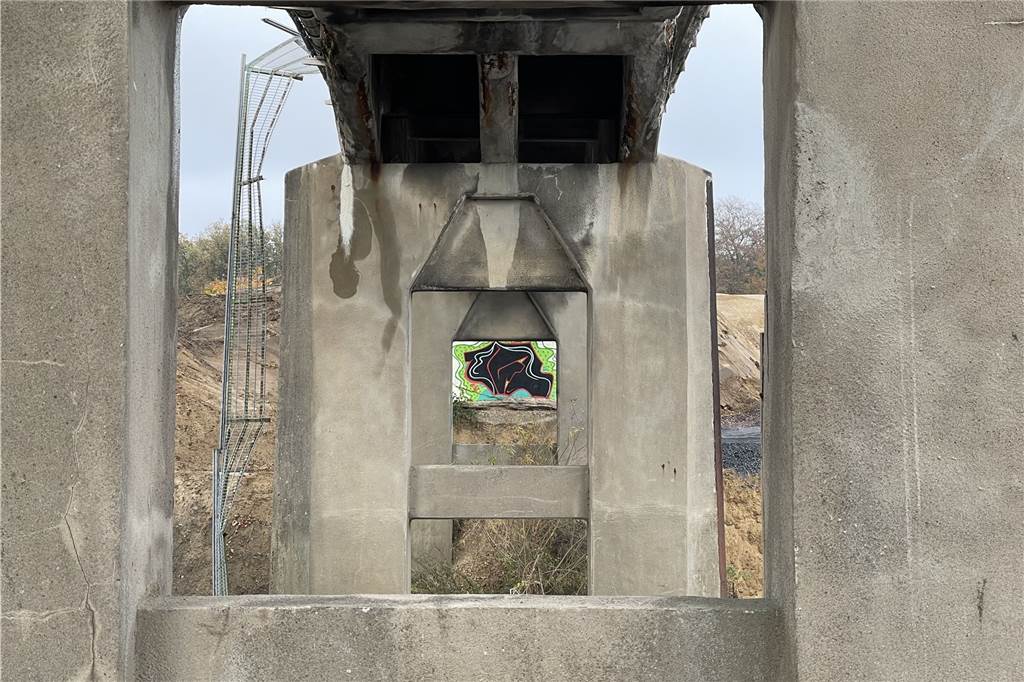 XXL-Baustelle Lippebrücke-Ahsen: Abriss mit Hindernissen Vier Stützen tragen die alte Lippebrücke, einer steht dabei mitten im Fluss. Die neue Brücke kommt ohne zusätzliche Stützen aus.
