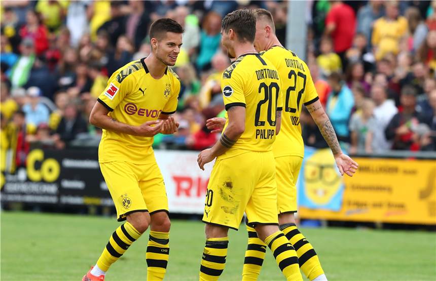 BVB bei Hummels-Comeback mit 10:0 in Schweinberg - Philipp trifft vierfach Viererpack gegen Schweinberg: BVB-Offensivspieler Maximilian Philipp (r.).