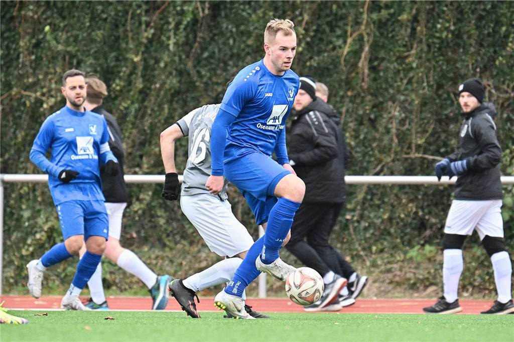 TuS Sythen macht es schon zur Halbzeit deutlich: Torfestival beim Gahlen II-Testspiel Vierfacher Torschütze gegen den TuS Gahlen II: Sythens Lukas Wemhoff.