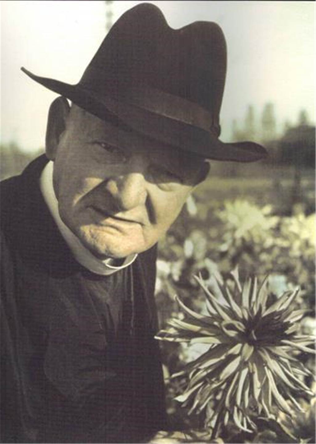 Vikar Entrup hatte eine besondere Vision vom Dahlienkorso Vikar Theodor Entrup