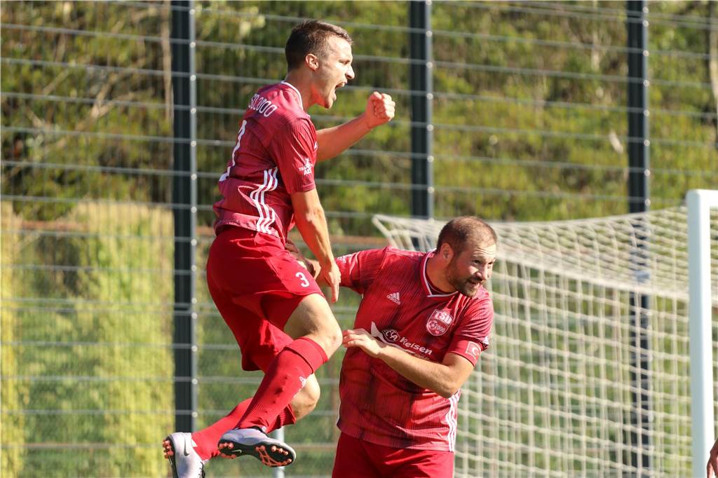 Neuzugang sieht Fortschritte und Luft nach oben: FC Roj ist bester Dortmunder Landesligist Viktor Siljeg (l.) spielte schon für Türkspor Dortmund.