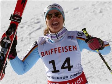 Viktoria Rebensburg freut sich über ihre Silbermedaille im WM-Riesenslalom. Foto: Stephan Jansen