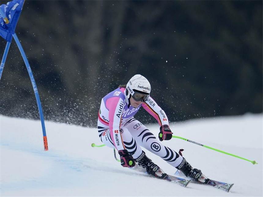 Maze am «verrückten Tag» Weltmeisterin - Vonn verletzt Viktoria Rebensburg hat es bis ins Ziel geschafft. Foto: Christophe Karaba
