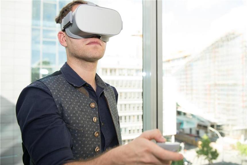 Oculus Go im Test: Virtuelle Welt auf neuem Niveau Virtuelle Realität ohne Kabel und eingeschobenes Smartphone: Die Oculus Go packt alle Hardware in eine Brille. Foto: Robert Günther