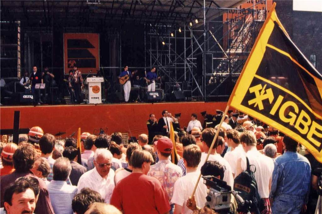 Virus D auf der Bühne bei der Gr0ßdemo 1993 in Bonn.
