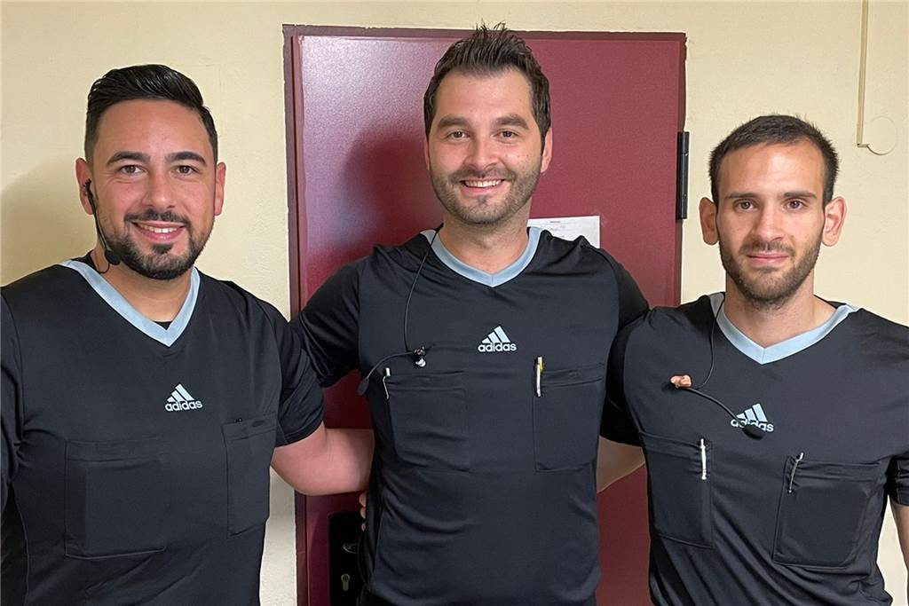 Besonderer Einsatz: Herner Schiedsrichter-Gespann leitet Spiel in Luxemburgs erster Liga (v.l.) Inan Bulut, Selim Erk und Leonidas Exuzidis.