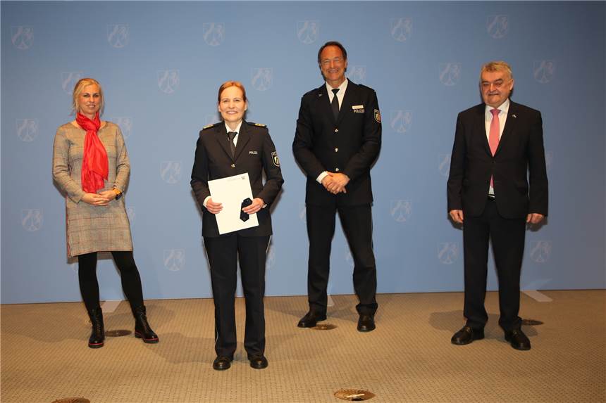 Neue Leiterin des LAFP: Nachfolgerin heißt genauso wie ihr Vorgänger (v.l.): Leiterin Abteilung Polizei IM NRW Dr. Daniela Lesmeister, Direktorin des LAFP Christine Frücht, Inspekteur der Polizei NRW Michael Schemke, Innenminister NRW Herbert Reul.