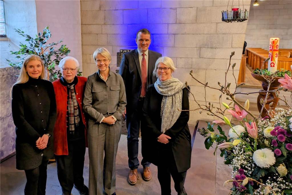 325 Jahre Ursulinen: Festakt zum Jubiläums-Reigen Miriam Baumeister (Schulleiterin Realschule St. Ursula), Sr. Benedicta Kimmeyer (Oberin des Konvents), Dorothee Feller (NRW-Schulministerin), Tobias Stockhoff (Bürgermeister) und Elisabeth Schule Huxel (Schulleiterin Gymnasium St. Ursula).