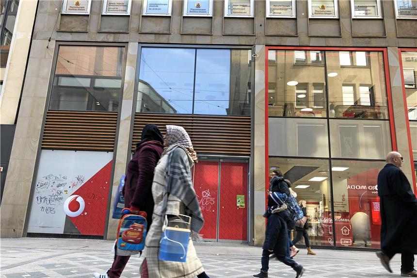 Niederländische Warenhauskette macht Filiale in Dortmund auf Vodafone sitzt schon seit Längerem im rechten Teil des Ladenlokals am Westenhellweg 52. Das frühere Ladenlokal links steht seither leer – dort soll die niederländische Handelskette Hema einziehen.