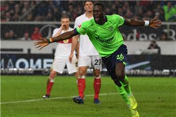 Völlig losgelöst: Salif Sané freut sich über sein erstes Bundesligator für Schalke 04. 