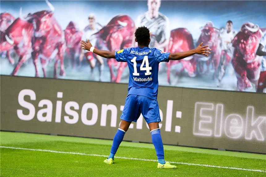 Schalke-Stürmer Rabbi Matondo: Platzt der Knoten ausgerechnet gegen Leipzig? Völlig losgelöst: So jubelte Schalke-Stürmer Rabbi Matondoüber sein erstes Bundesligator.