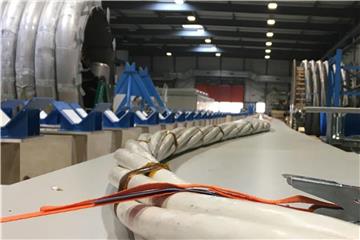 Völlig neu entwickelte Kabel liegen in einer Werkstatt der Europäischen Organisation für Kernforschung (Cern). Foto: Christiane Oelrich