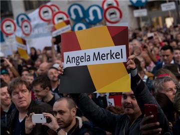 Völlig offen ist, mit welcher Koalition Merkel eine vierte Amtszeit als Kanzlerin antreten könnte. Foto: Sven Hoppe