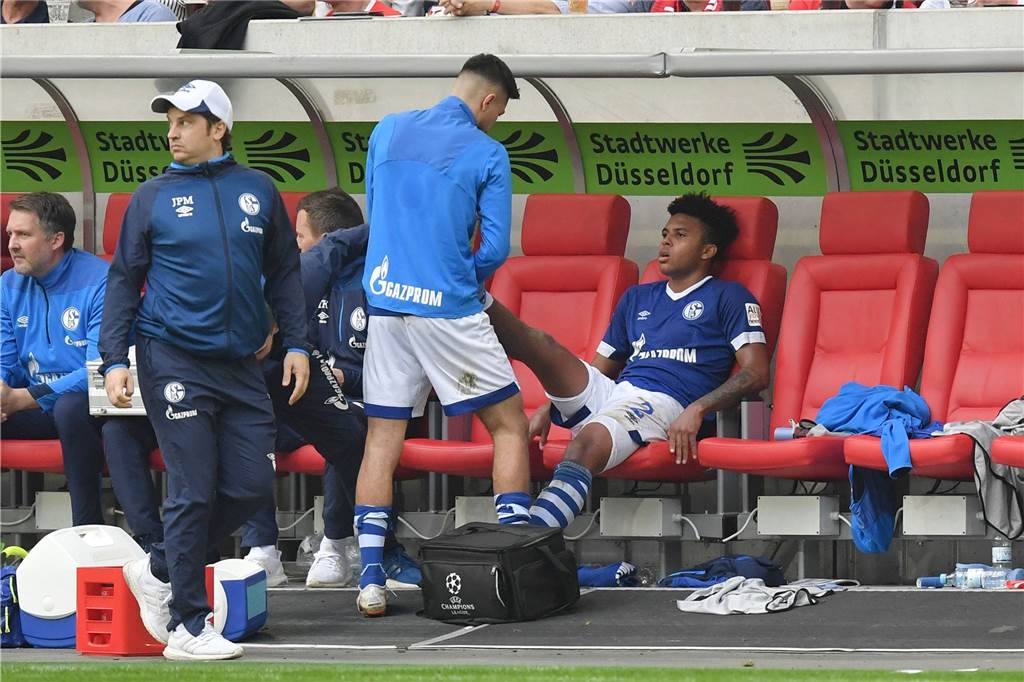 Weston McKennie in Top-Form - „Er verkörpert vieles von dem, wofür Schalke steht“ Völlig verausgabt: Weston McKennie nach seiner Auswechslung in Düsseldorf.