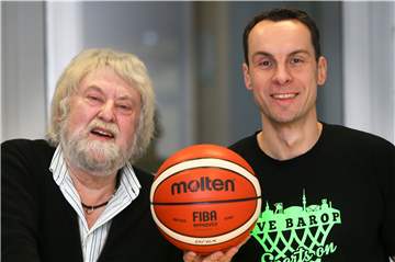 Volker Berg (l.) und Christian Podszuk sehen eine Hallenproblematik.
