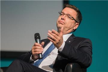 Volker Münz, kirchenpolitischer Sprecher der AfD-Bundestagsfraktion, nimmt an der Podiumsdiskussion in Münster teil. Foto: Rolf Vennenbernd
