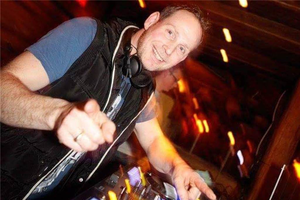 Brauhaus-Abriss: Erinnerungen an durchfeierte Nächte, Boxen und Sportlerbälle kommen hoch Volker Schlegel hat als DJ im Haus Kleine aufgelegt.