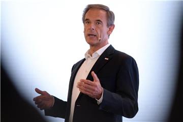 Volkmar Denner bei einer Pressekonferenz in Renningen Anfang Mai. Foto: Franziska Kraufmann