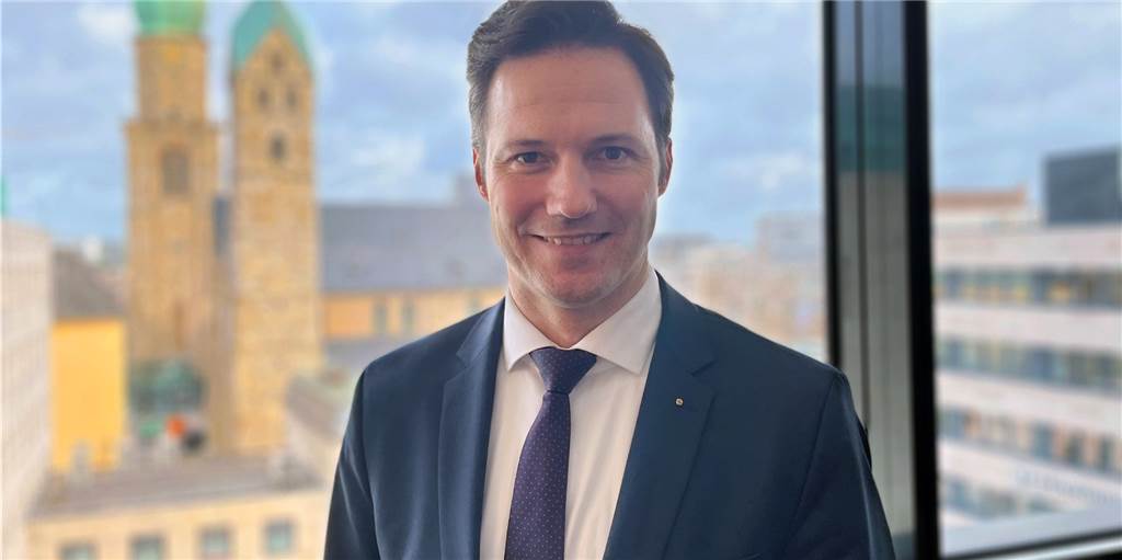 Volksbank-Chef kündigt Schließung weiterer Filialen in Dortmund an Volksbank-Chef Michael Martens kündigt die Schließung weiterer Filialen in Dortmund an.